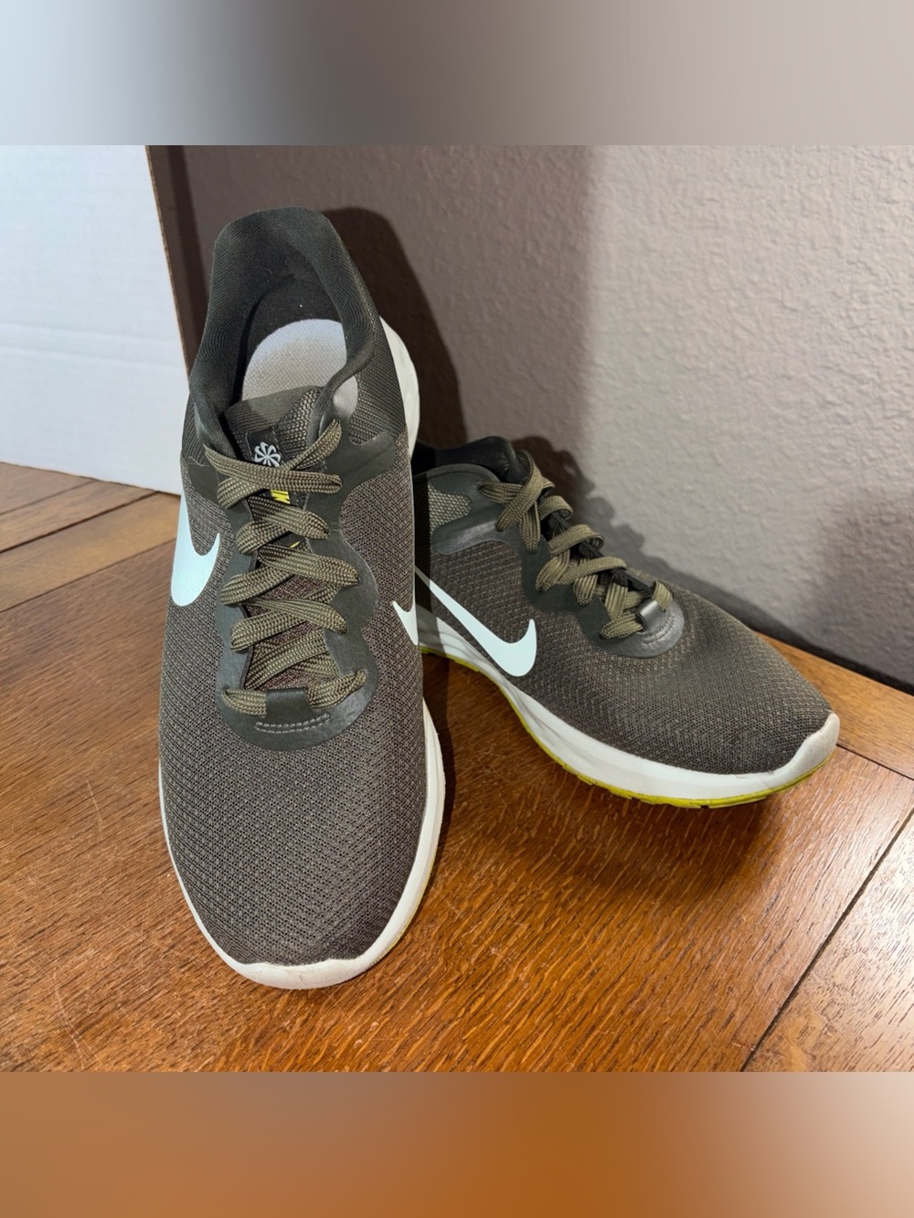 Men’s Size 11.5 Cargo Green Nike Revolution Running Shoes DC3728-300
